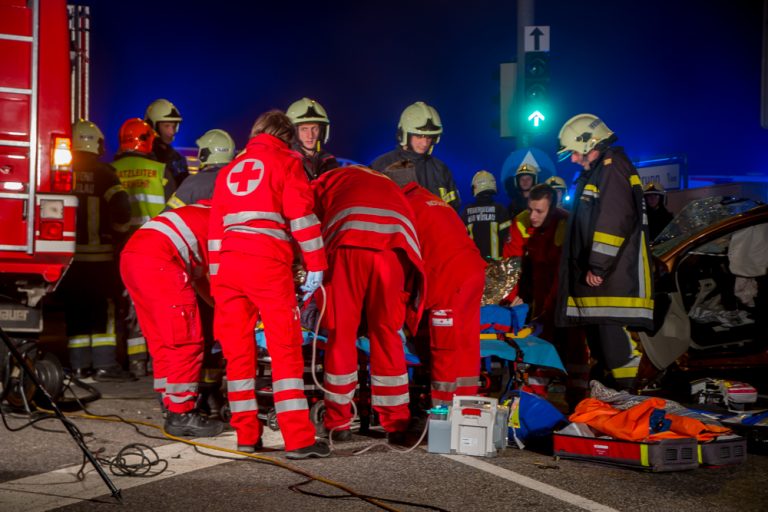 2 Verletzte nach schwerem Verkehrsunfall in Bad Vöslau Monatsrevue