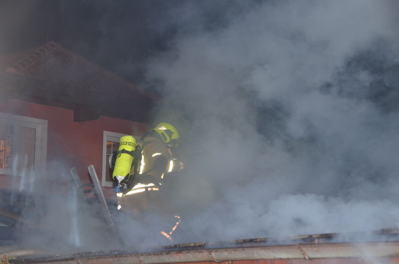 Dachstuhl In Vollbrand - Monatsrevue