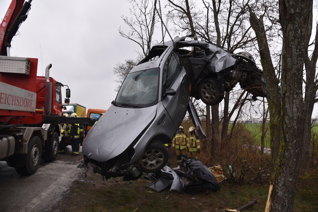 Schwerer Verkehrsunfall Mit Zwei Eingeschlossenen Personen - Monatsrevue